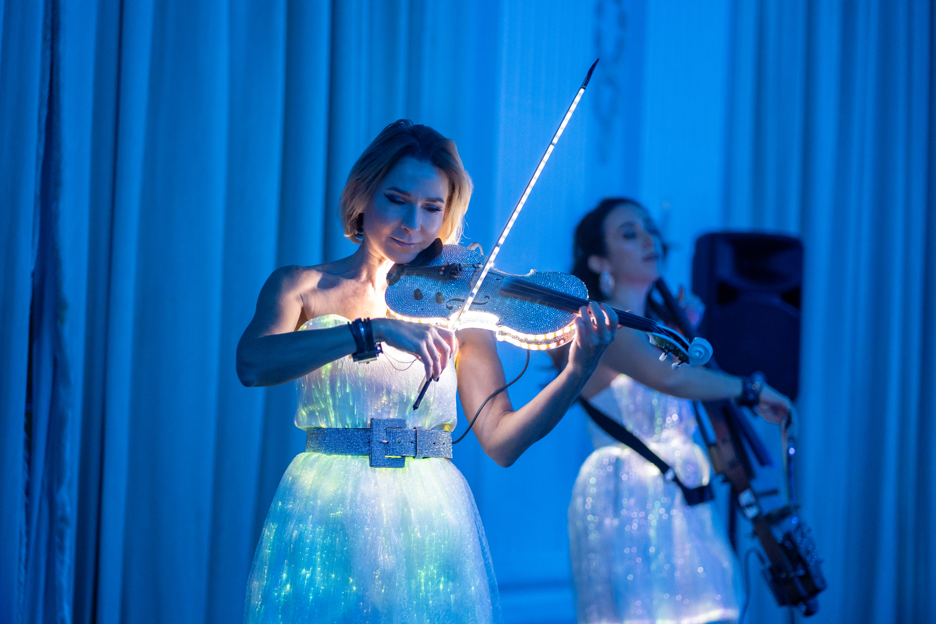 feamle duo violin showact LED